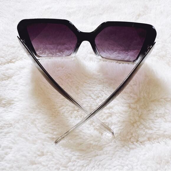 Junia Clear Black Oversized Sunglasses - Picture 4 of 10